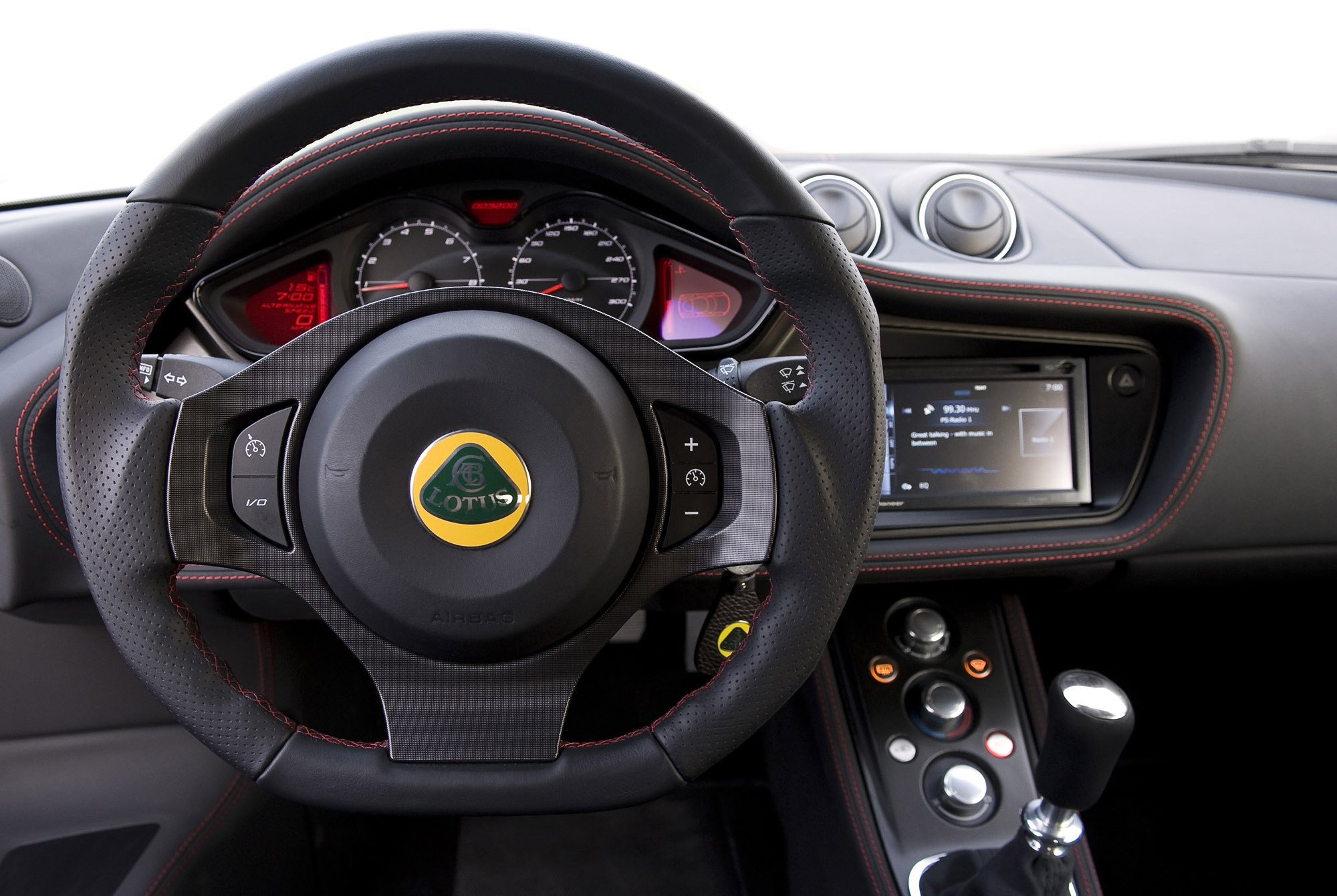 MY12-Evora-Interior_31