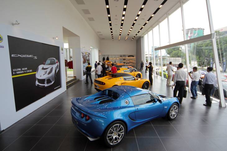 Lotus Cars – Lotus opens flagship showroom and launches Exige S and